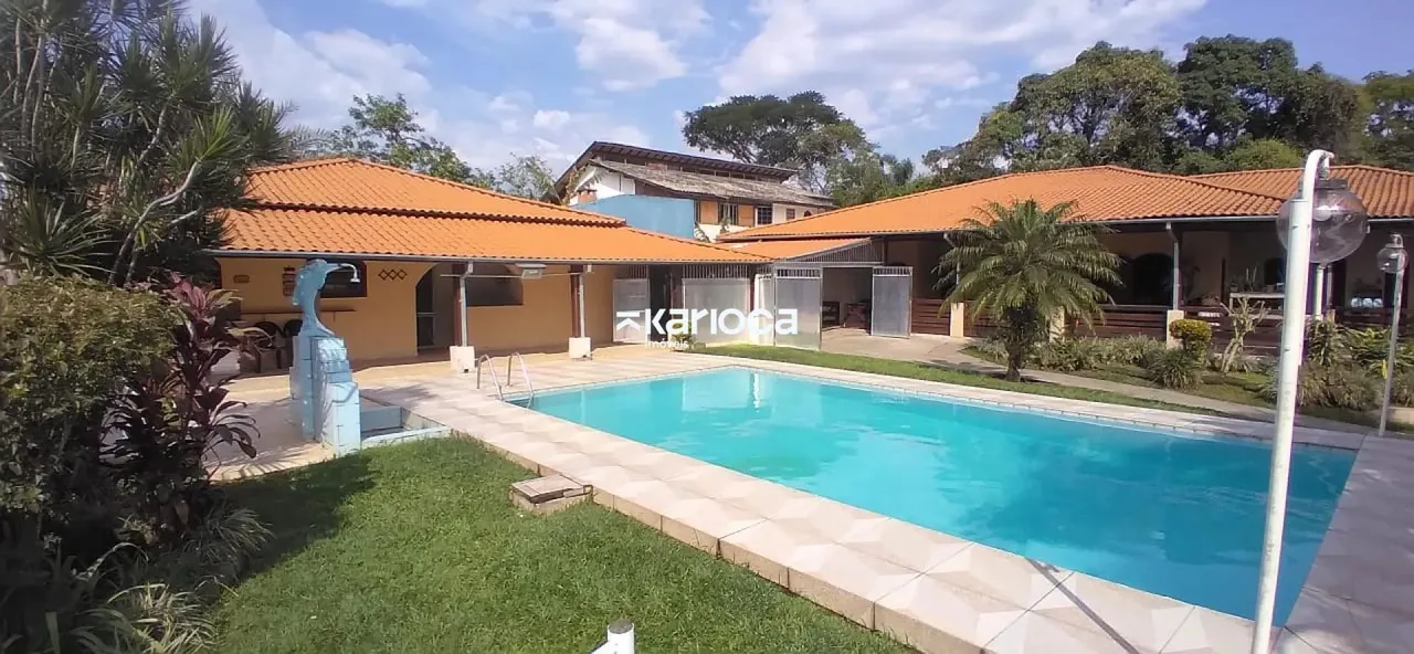 Casa Ampla e Sofisticada em Penedo  5 Quartos (4 Suítes), Área de Lazer Completa!