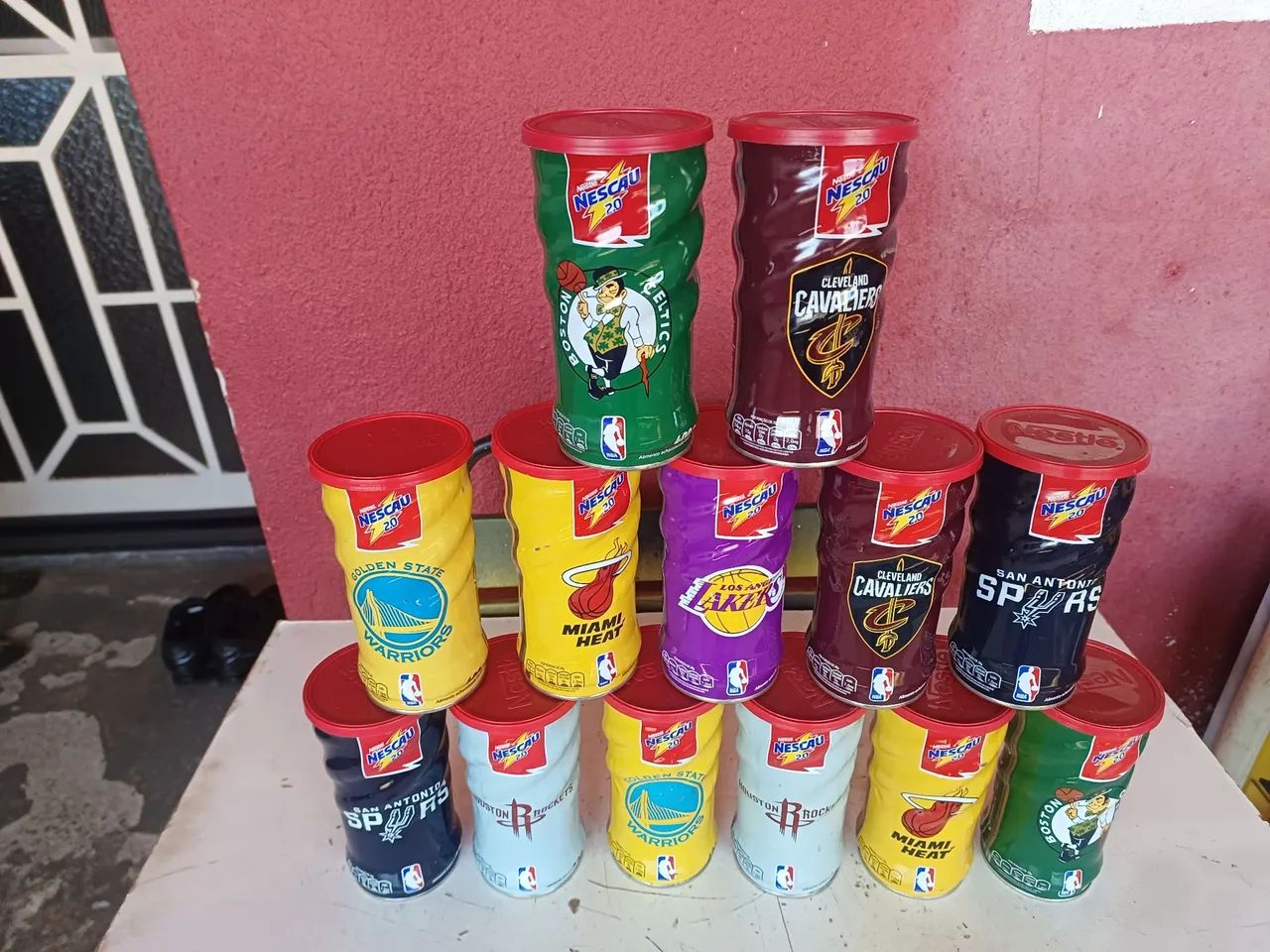 Latas decorativas da copa 
