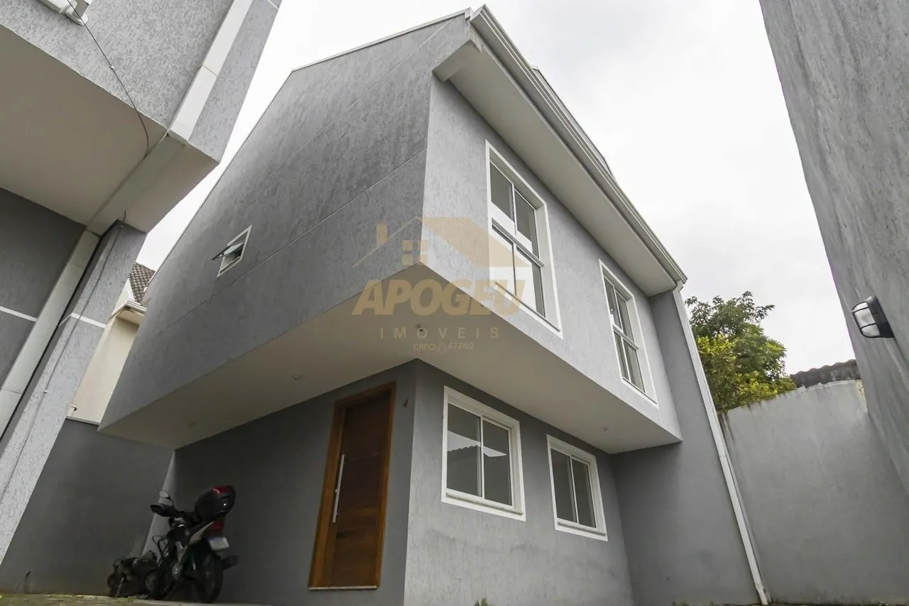 Sobrado para Venda em Curitiba, Xaxim, 3 dormitórios, 1 suíte, 2 banheiros, 2 vagas
