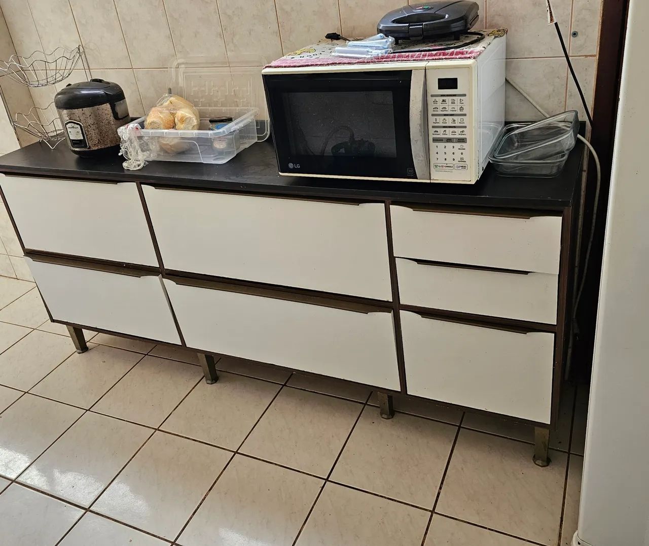 Armário de cozinha muito bom!! R$300