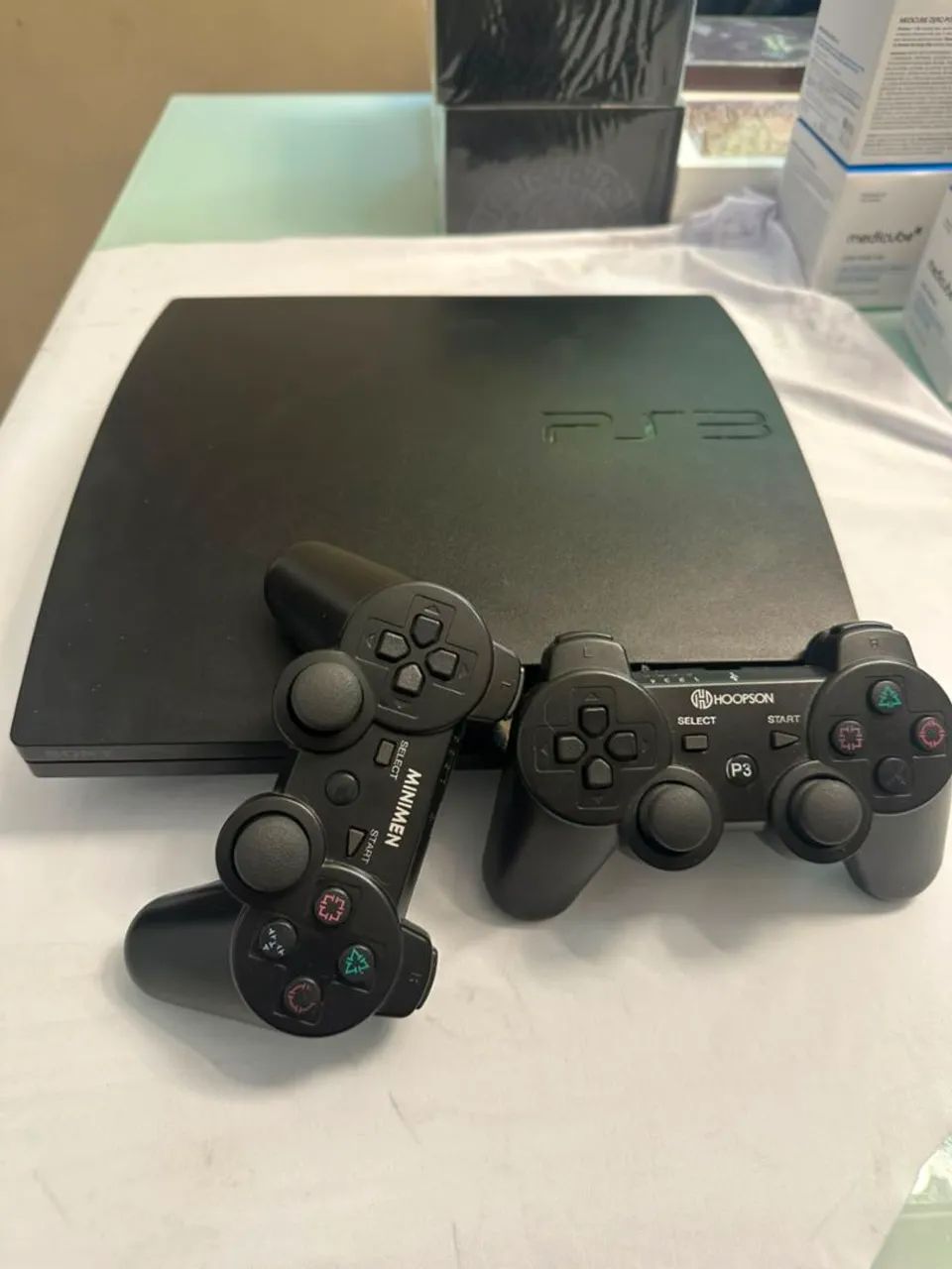 PS3 slim 1TB, desbloqueado - 2controles