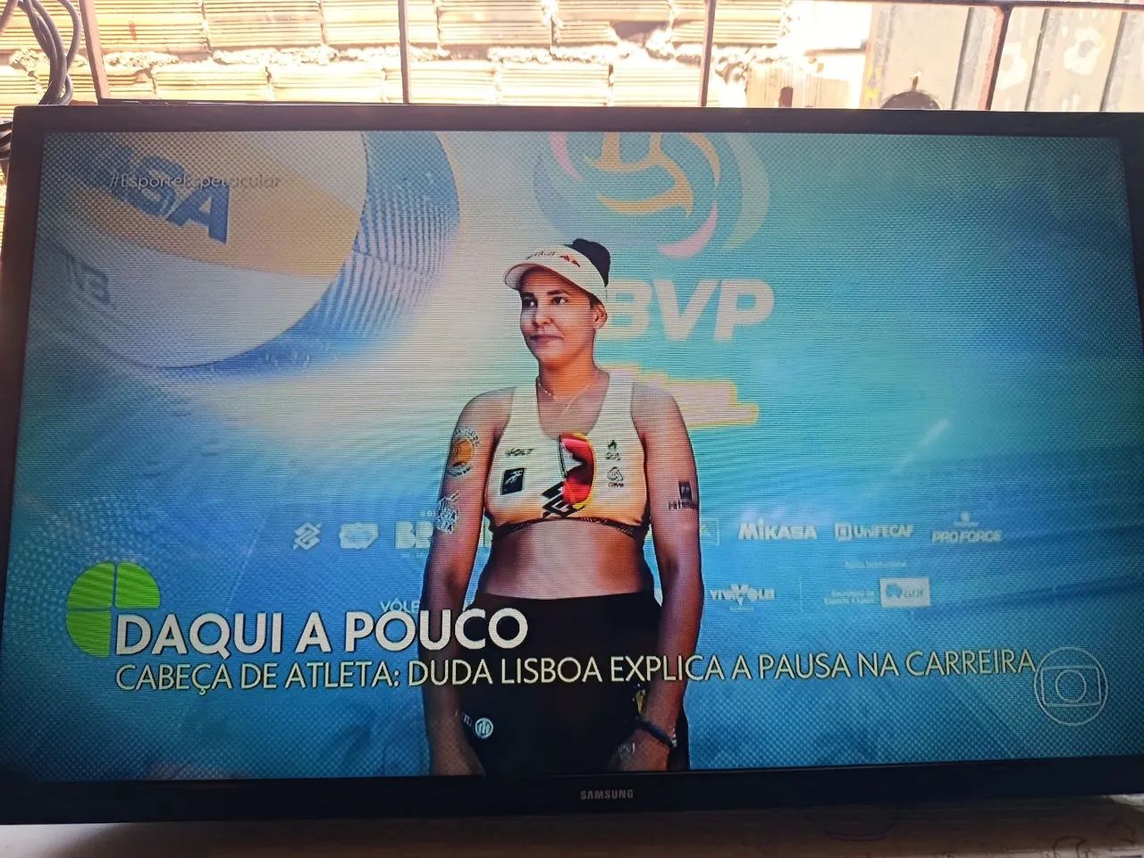 Tv quebrada galho funcionando perfeitamente 