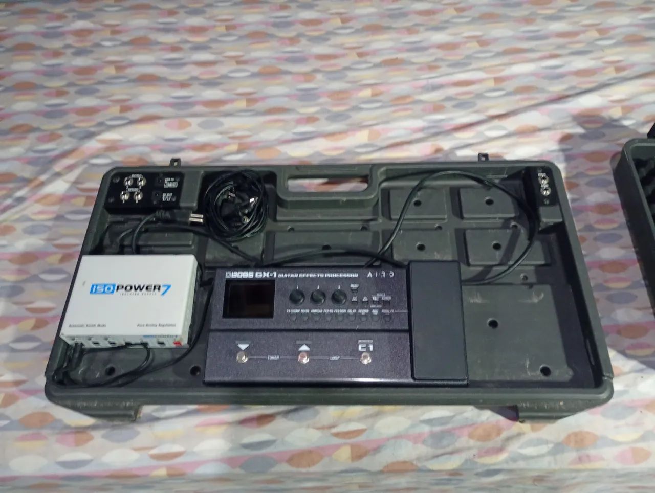 Boss GX 1 com case e fonte