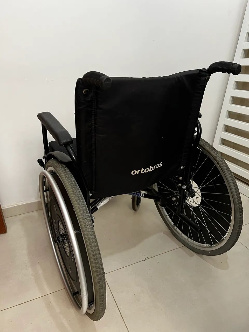 Cadeira de Rodas Nova  - Foto 2