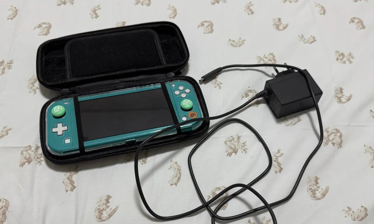Nintendo Switch Lite + Dois Controles 8bitdo