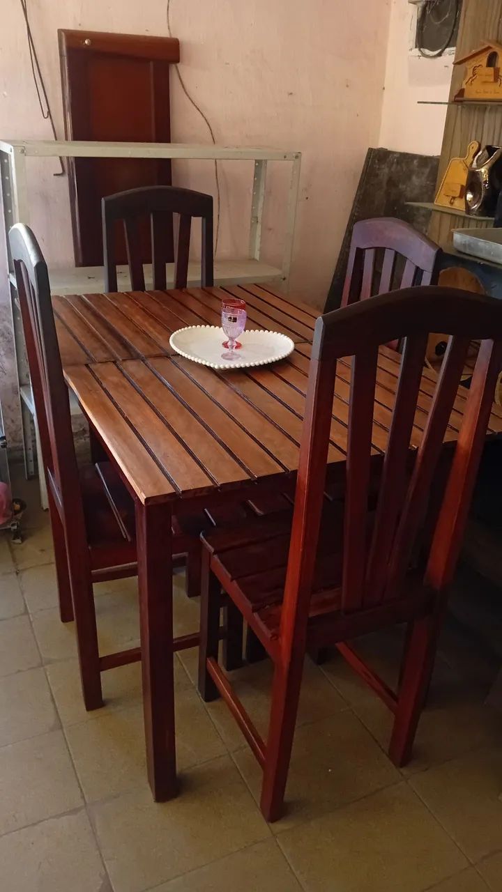 Mesa com 4 cadeiras em Madeira Maciça  - Foto 5