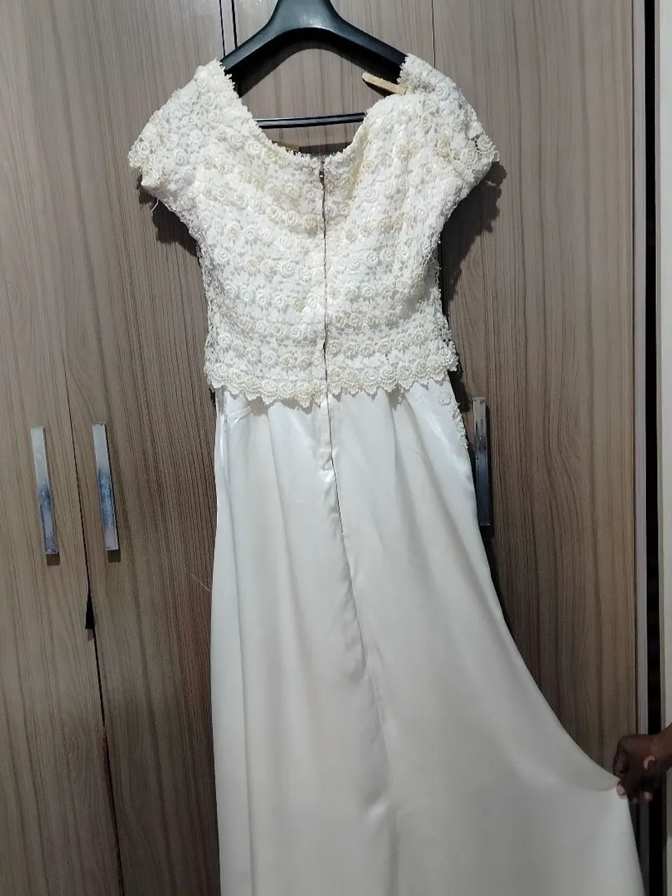 Vestido de Noiva / Festa Longo Branco com Corpete em Renda e Pérolas - Foto 5
