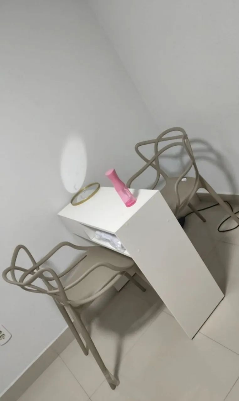 Mesa com cadeira 