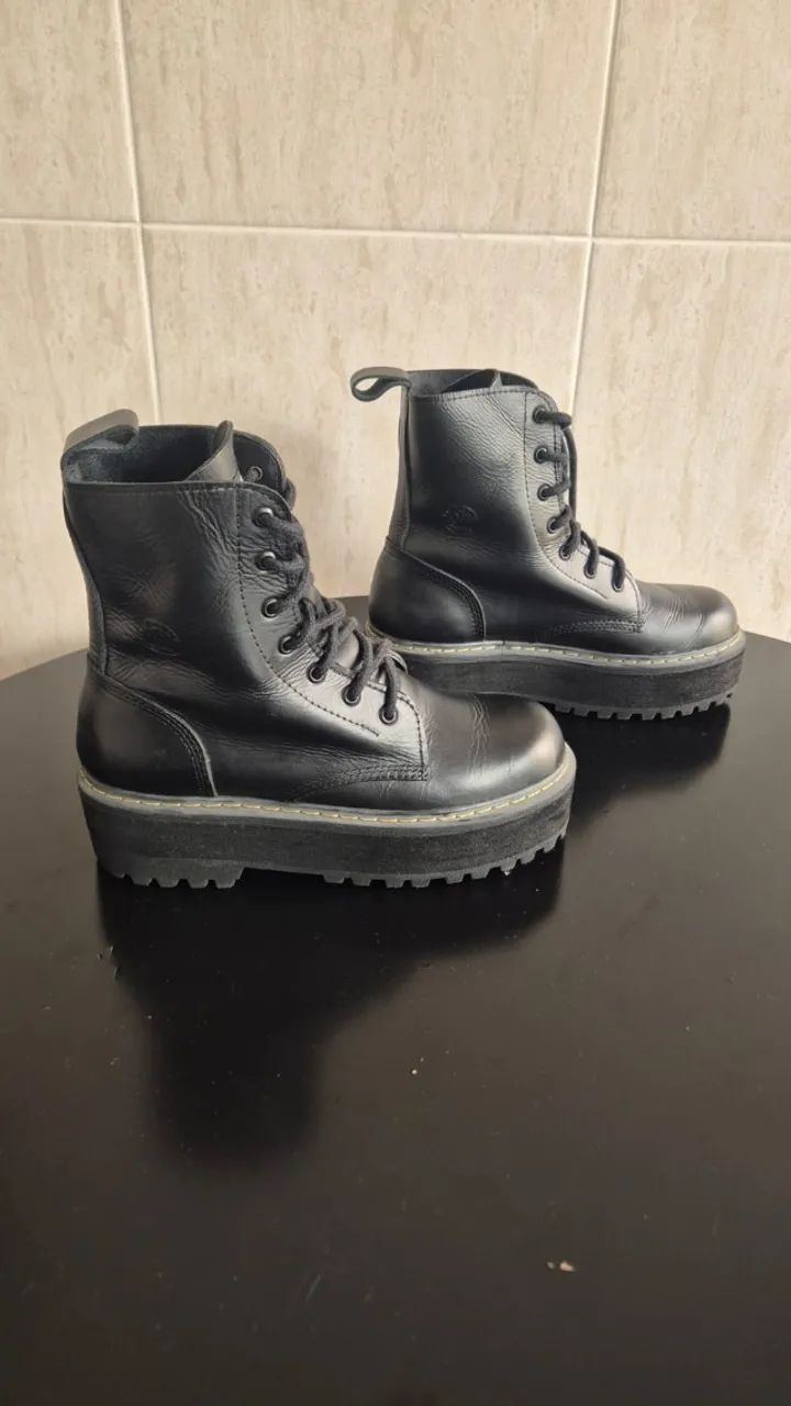 Coturno Vilela Boots cano médio