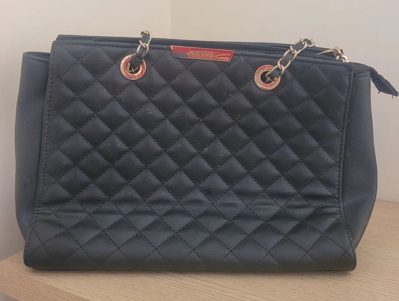 Bolsa Via Uno Nova Preto com Dourado. - Foto 5