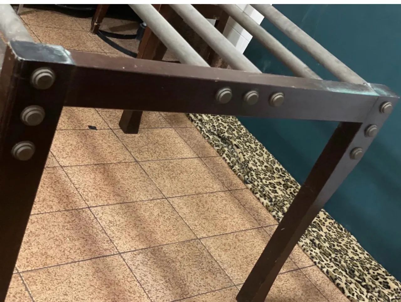 Mesa de jantar com 2 poltronas e 2 cadeiras - Foto 3