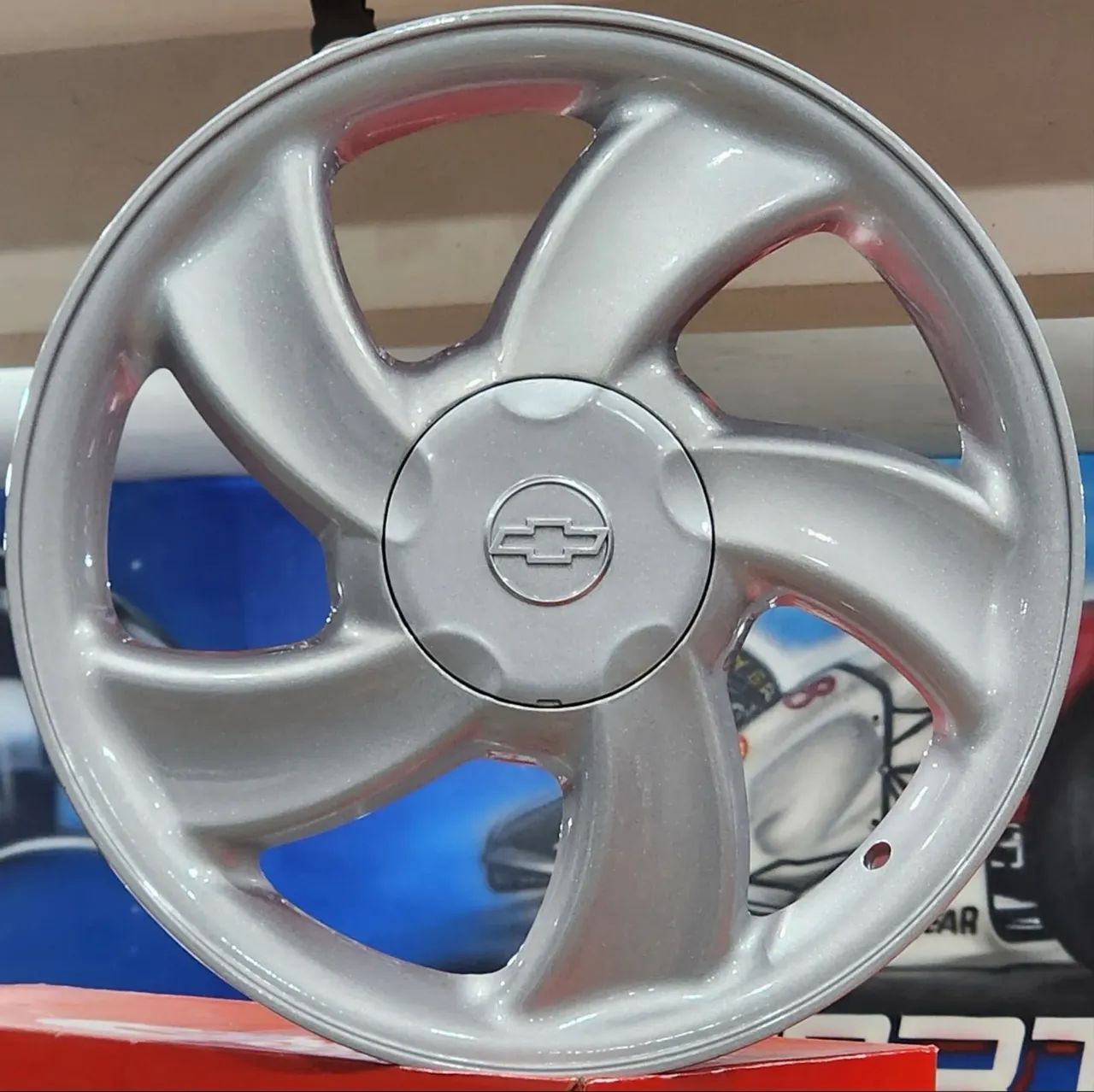 Roda Gm corsa millenium aro 18 nova 