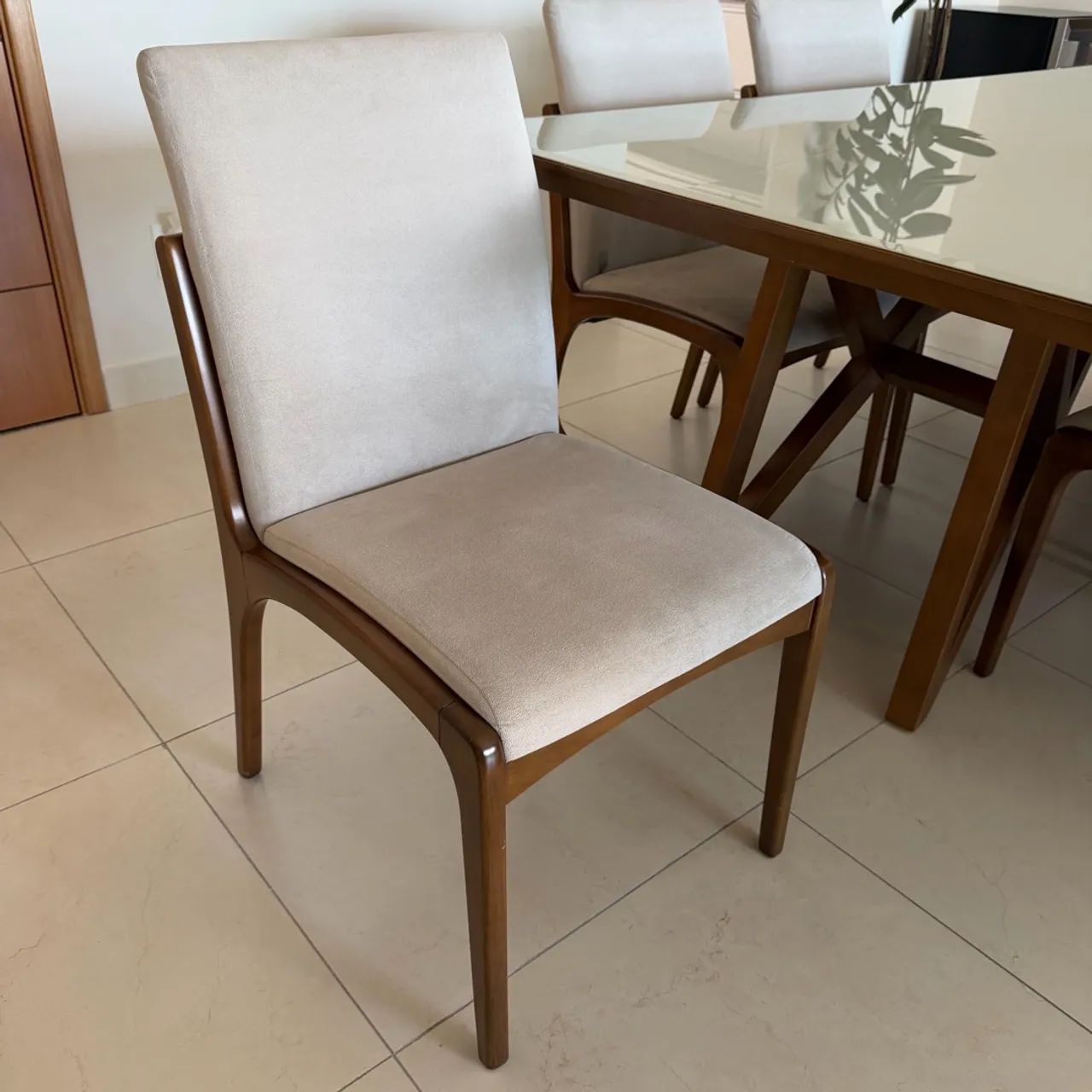 VENDO MESA COM 6 CADEIRAS  - Foto 4