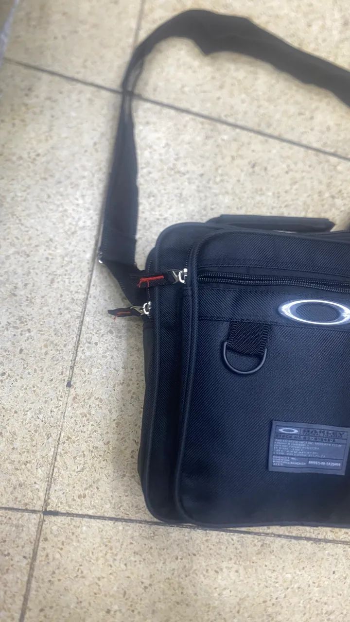 Bolsa transversal oakley  - Foto 3