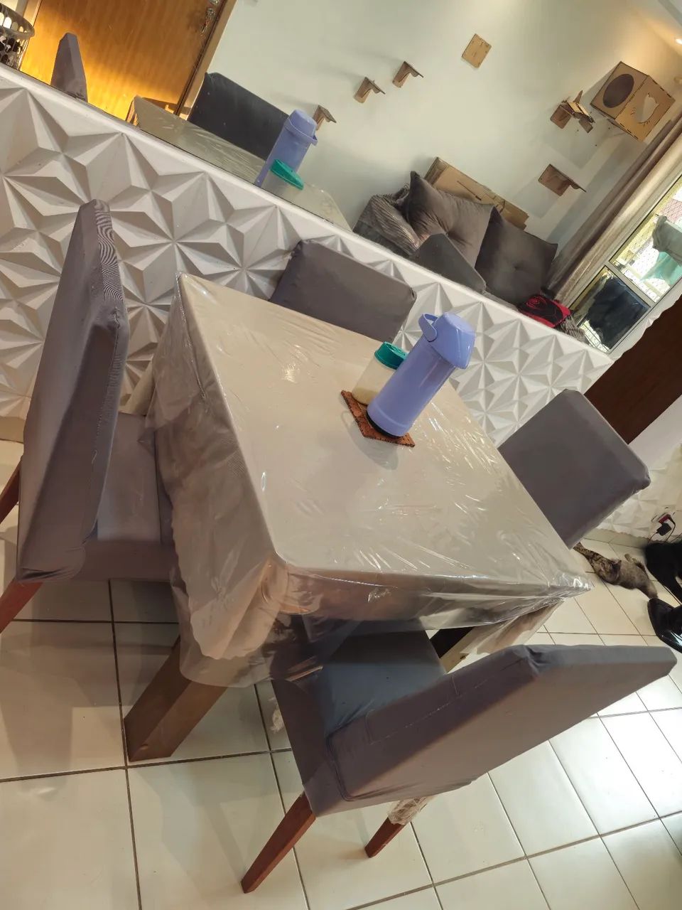 Mesa de jantar com 4 cadeiras