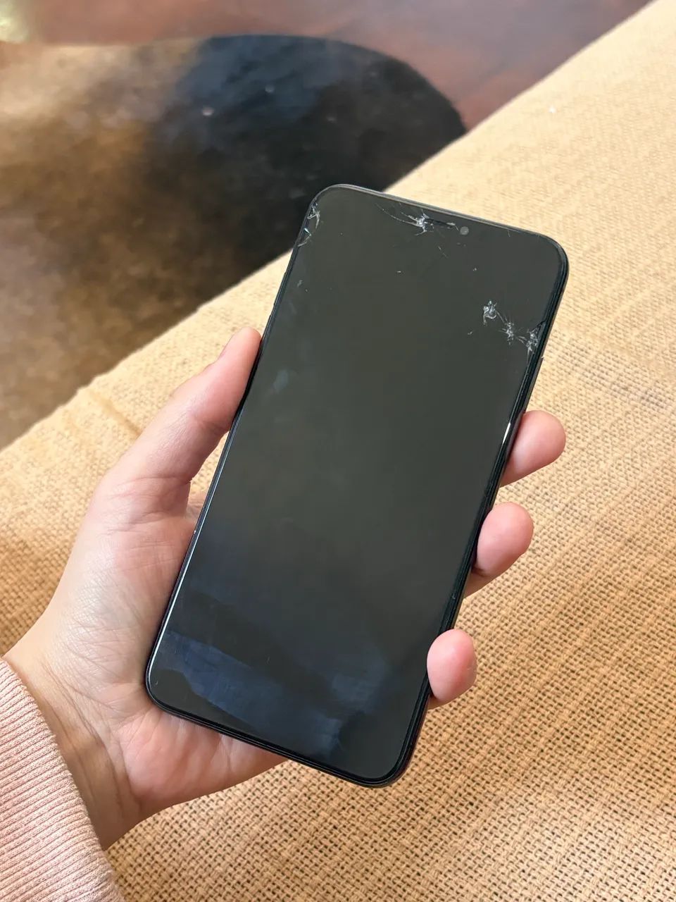 iphone XS MAX funcionando perfeitamente acompanha caixa original (tela trincada) - Foto 5