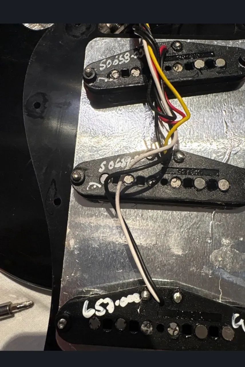 FENDER STRATO MIM OPORTUNIDADE - Foto 4