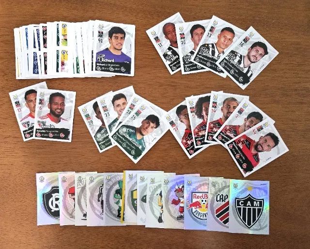 Lote de 280 figurinhas (br2010,br2017,br2021)
