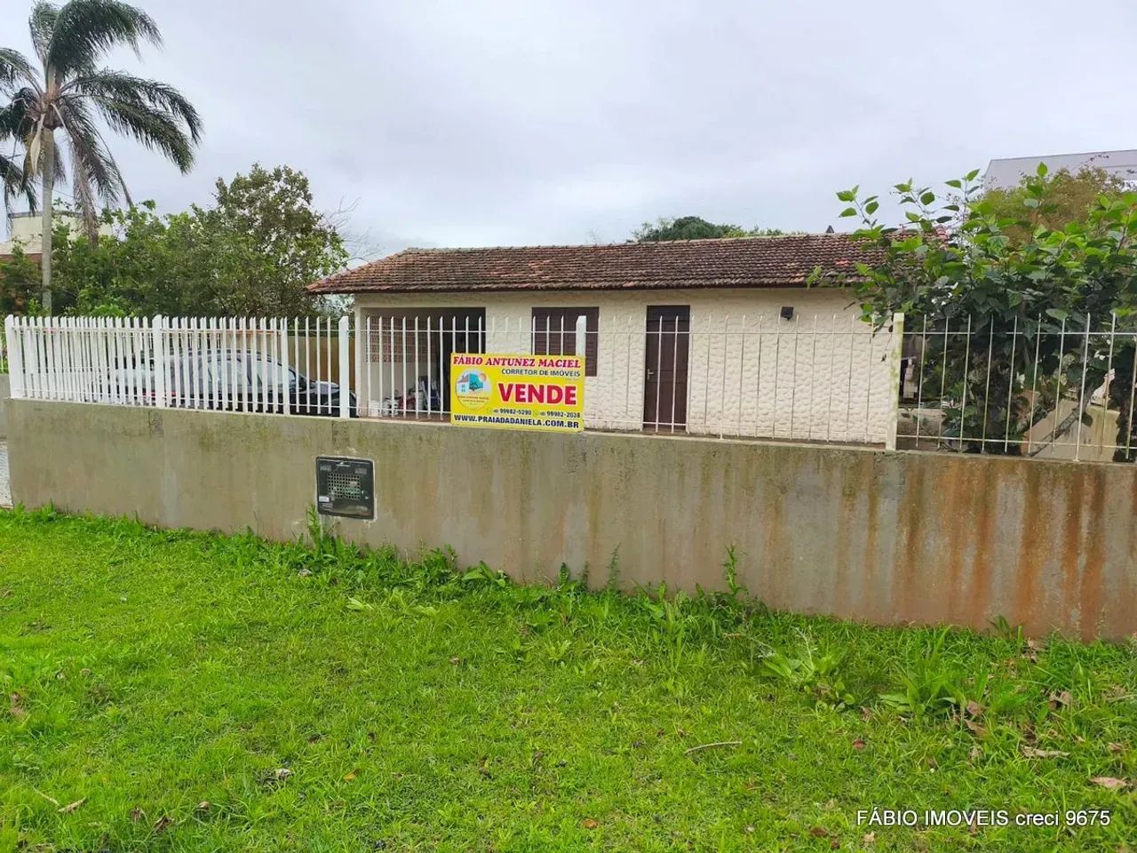 CASA/TERRENO À VENDA - PRAIA DA DANIELA - FLORIANÓPOLIS - SC