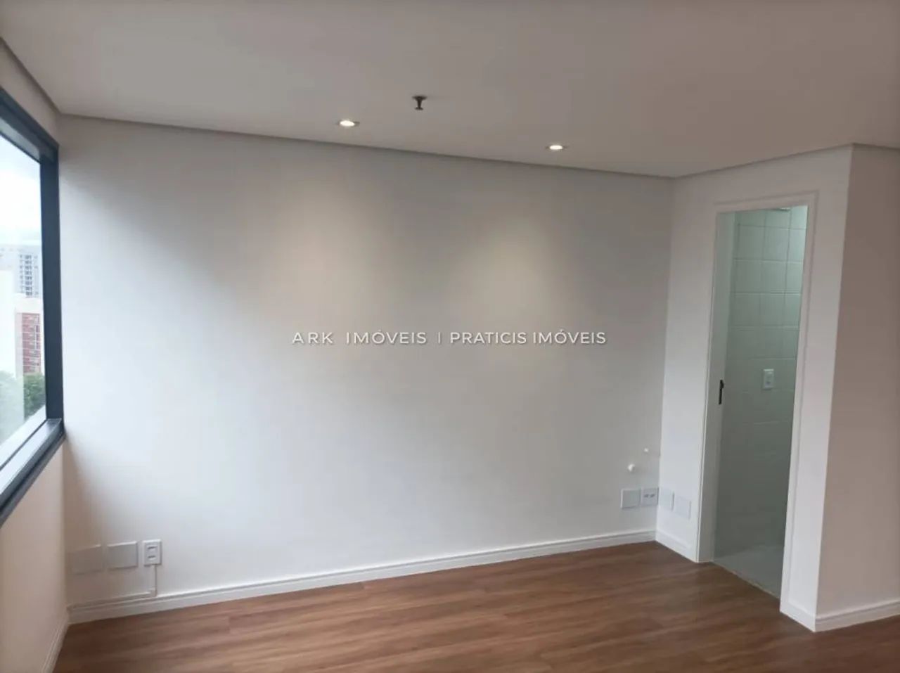 Sala Comercial a Passos do Metrô Vila Mariana, 39 m² com Vaga. - Foto 2