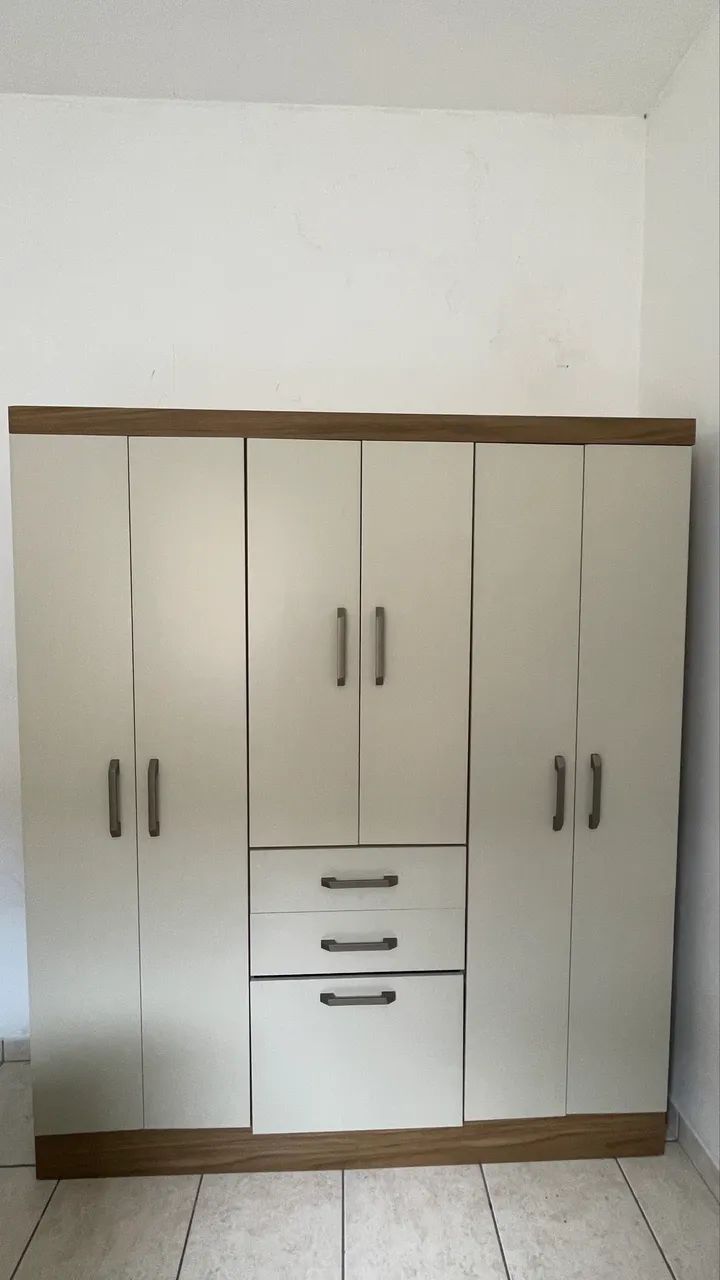 Guarda-roupa 7 portas e 2 gavetas