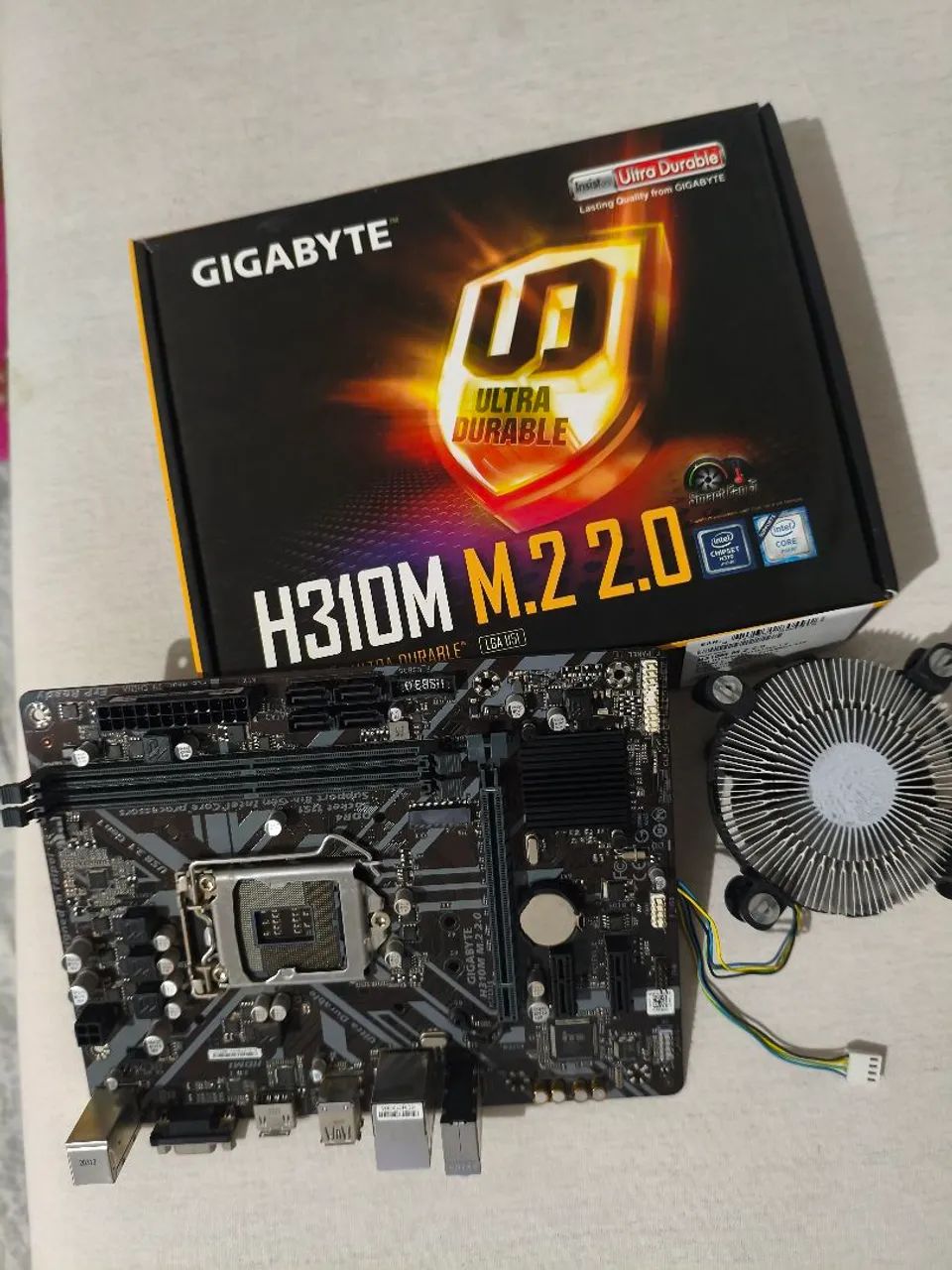 Placa mãe Gigabyte H310M M.2 2.0 + processador i5 9500T