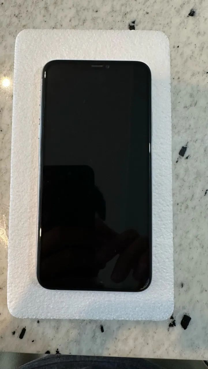 Vendo Iphone 11 pro max disponível 