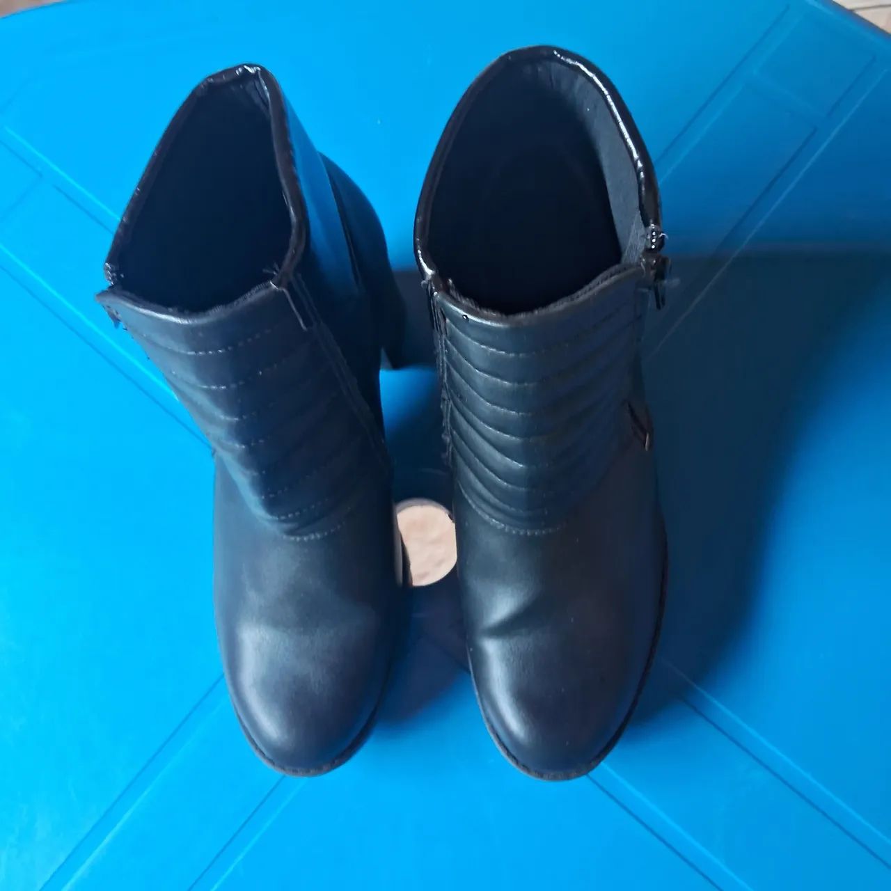 Um par de botas. - Foto 4