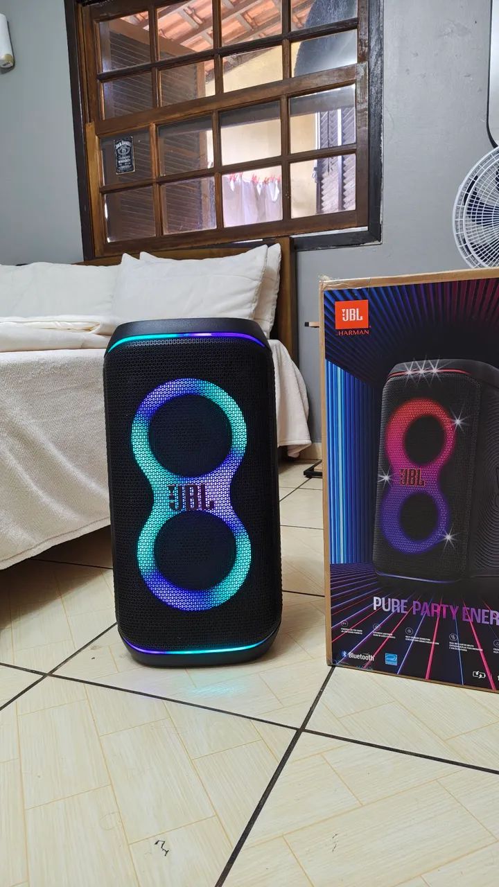 JBL partybox 120, apenas três meses de uso, nova com garantia.