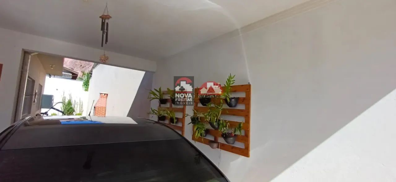 Ótima casa com três dormitórios sendo uma suite próximo a faculdade Modulo - Foto 4