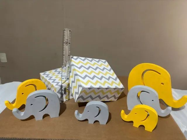 Conjunto de elefantes e bandejas 