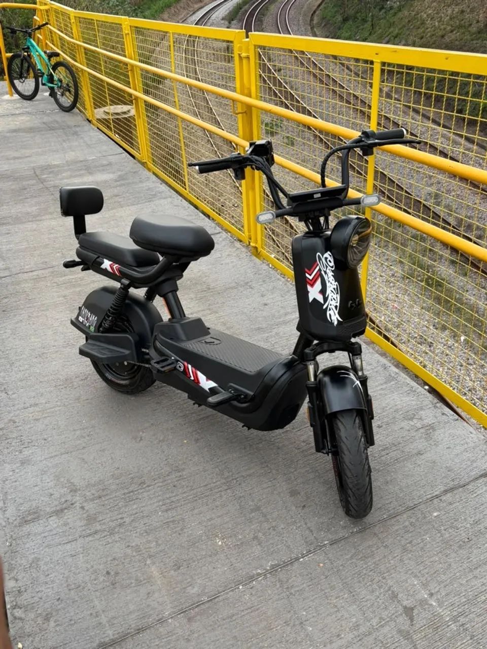 Bicicleta Elétrica com caixinha de som com Bluetooth, seta farol  - Foto 4