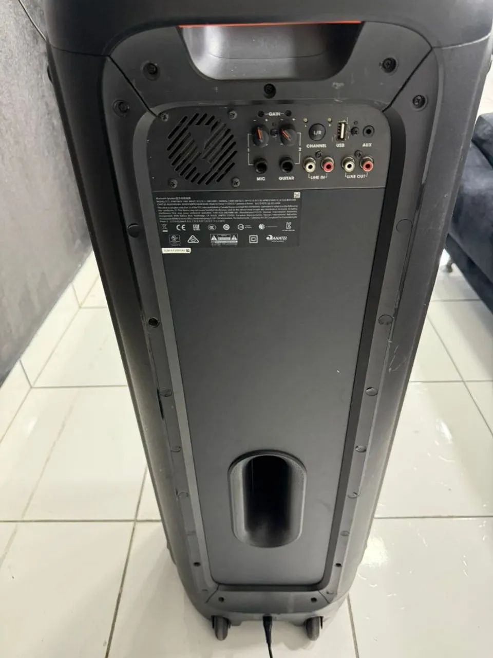 Caixa de som com placa danificada JBL - Foto 4