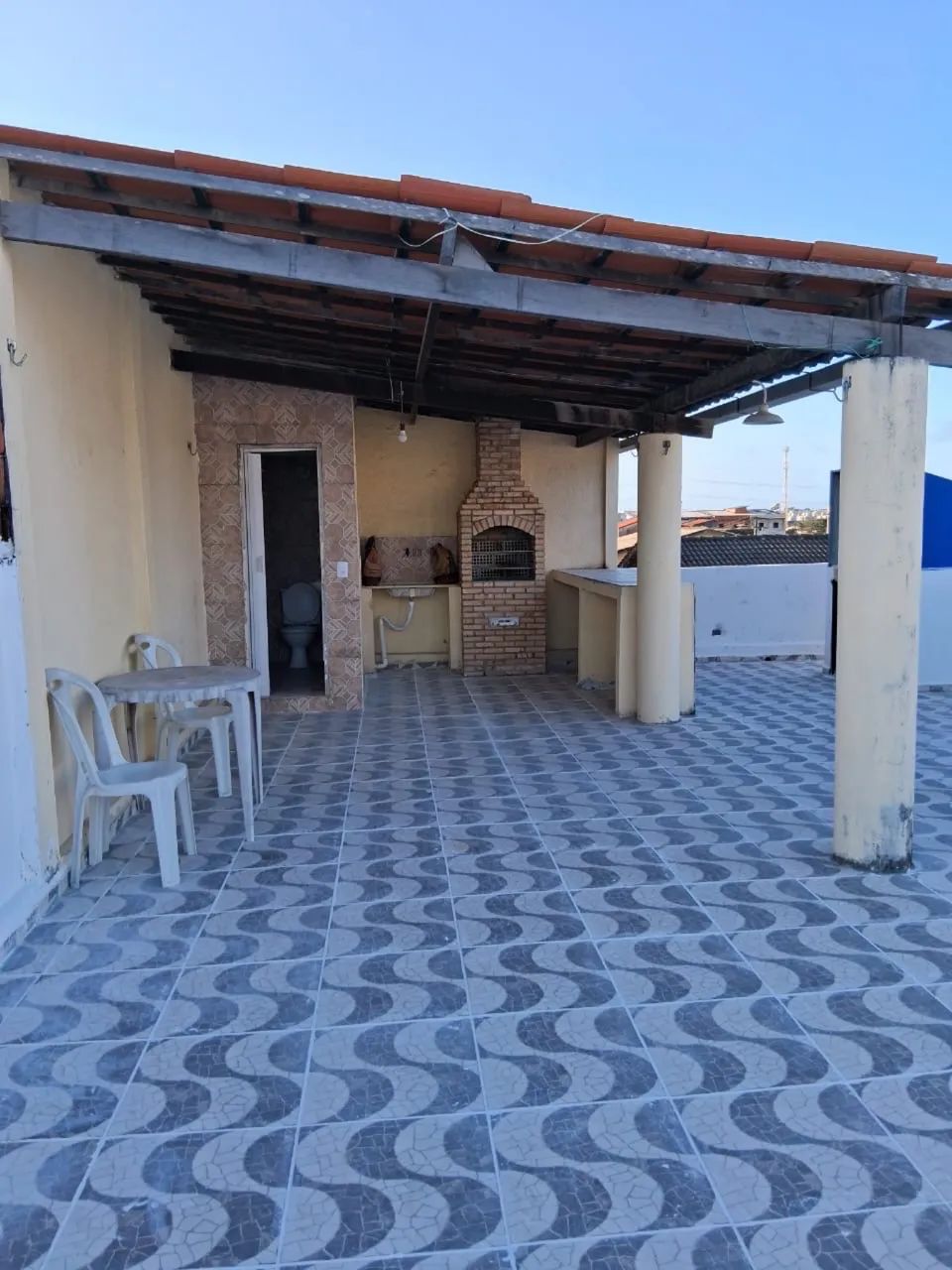 ALUGA-SE CASA COM COBERTURA NA AV. MISTER HULL  - Foto 3