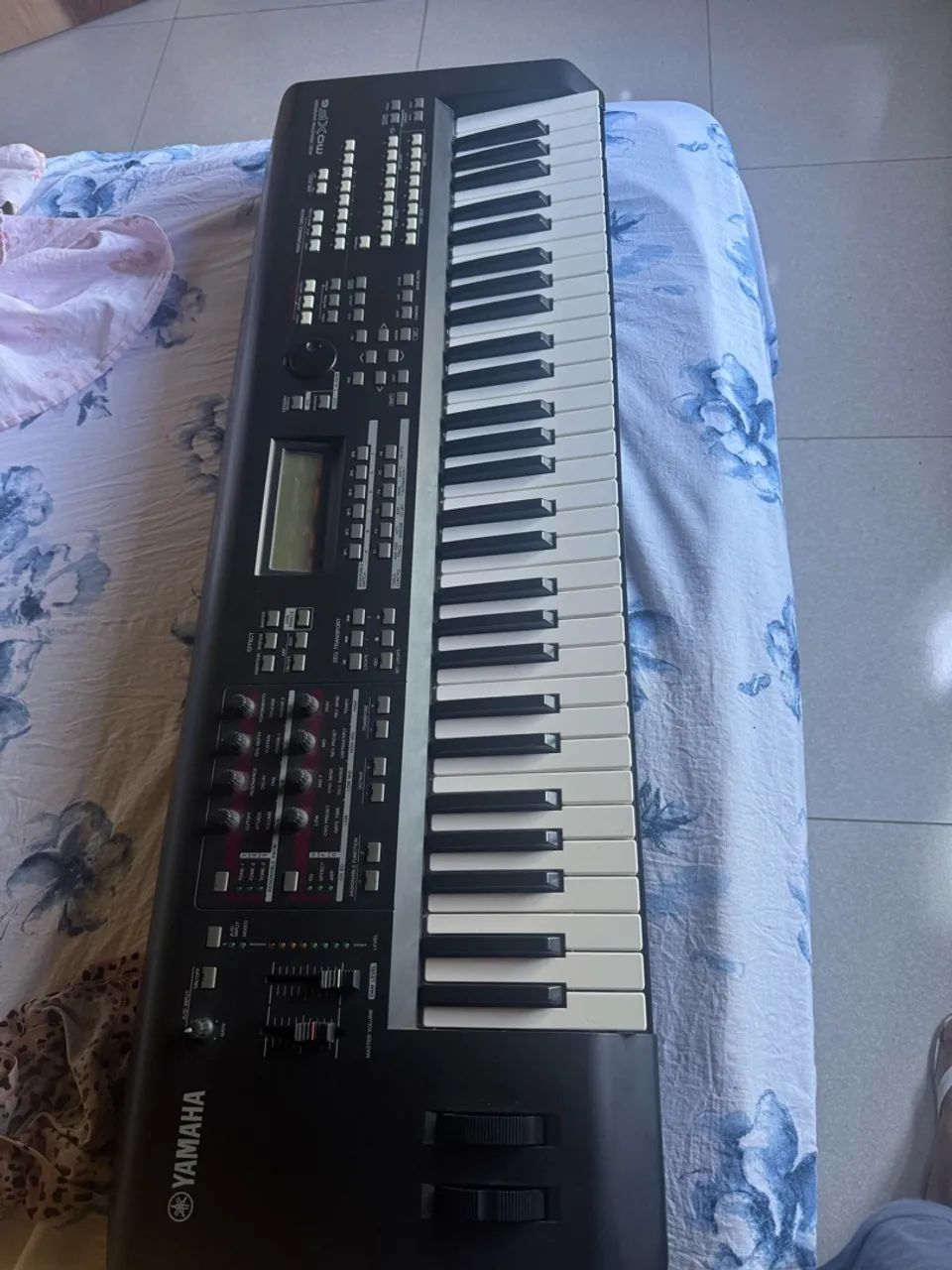 Teclado Yamaha moxf6 - Foto 2