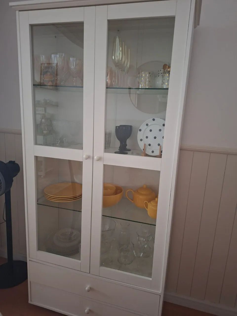 Cristaleira em mdf com portas de vidro 