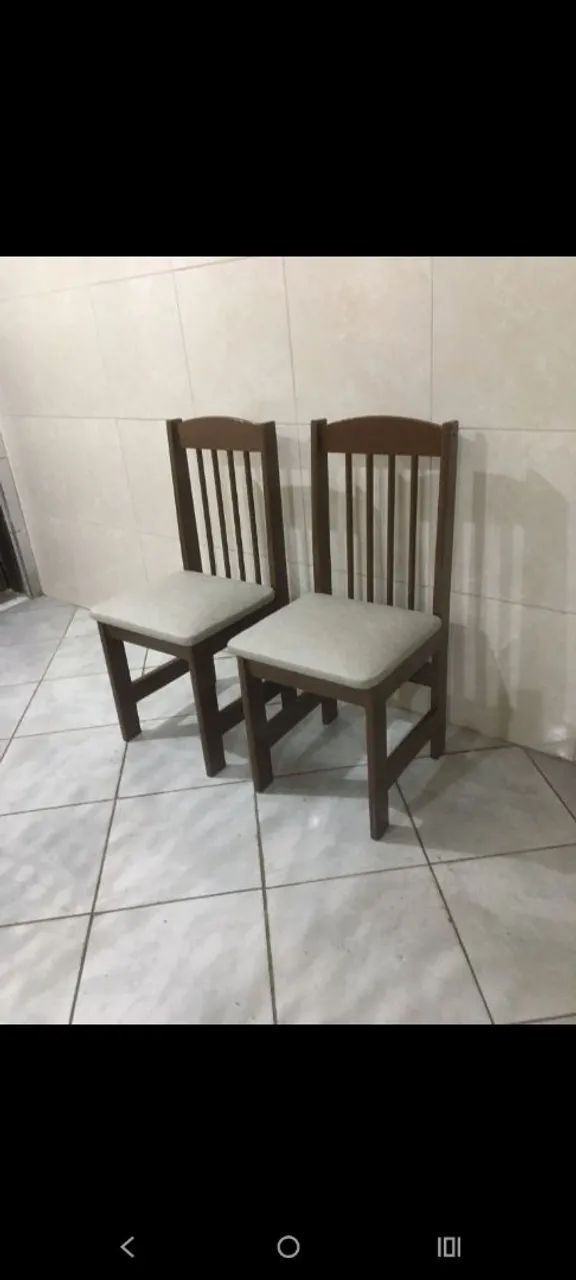 Cadeiras de madeira duas unidades 