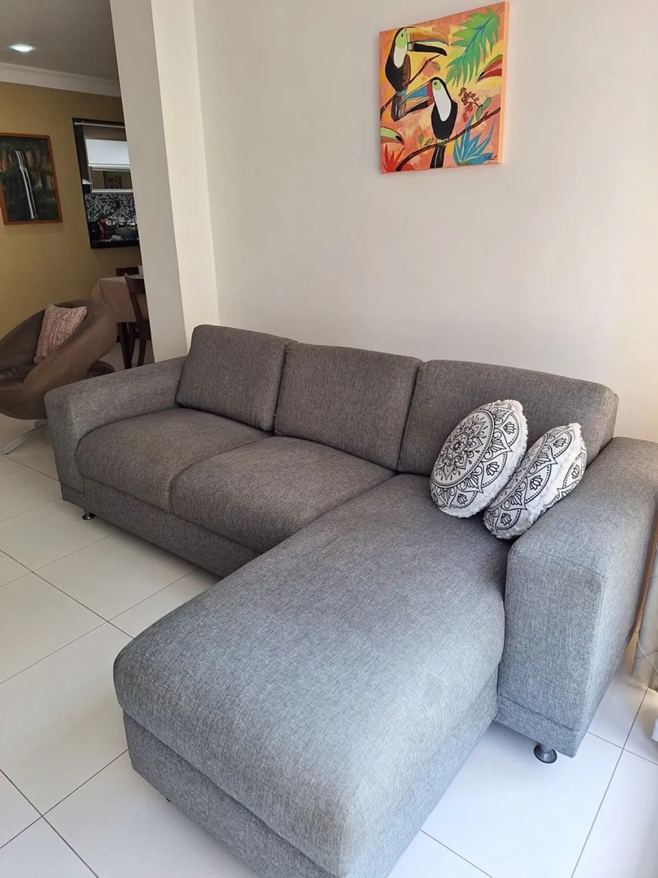 Sofá com três lugares e puff acoplado  - Foto 2