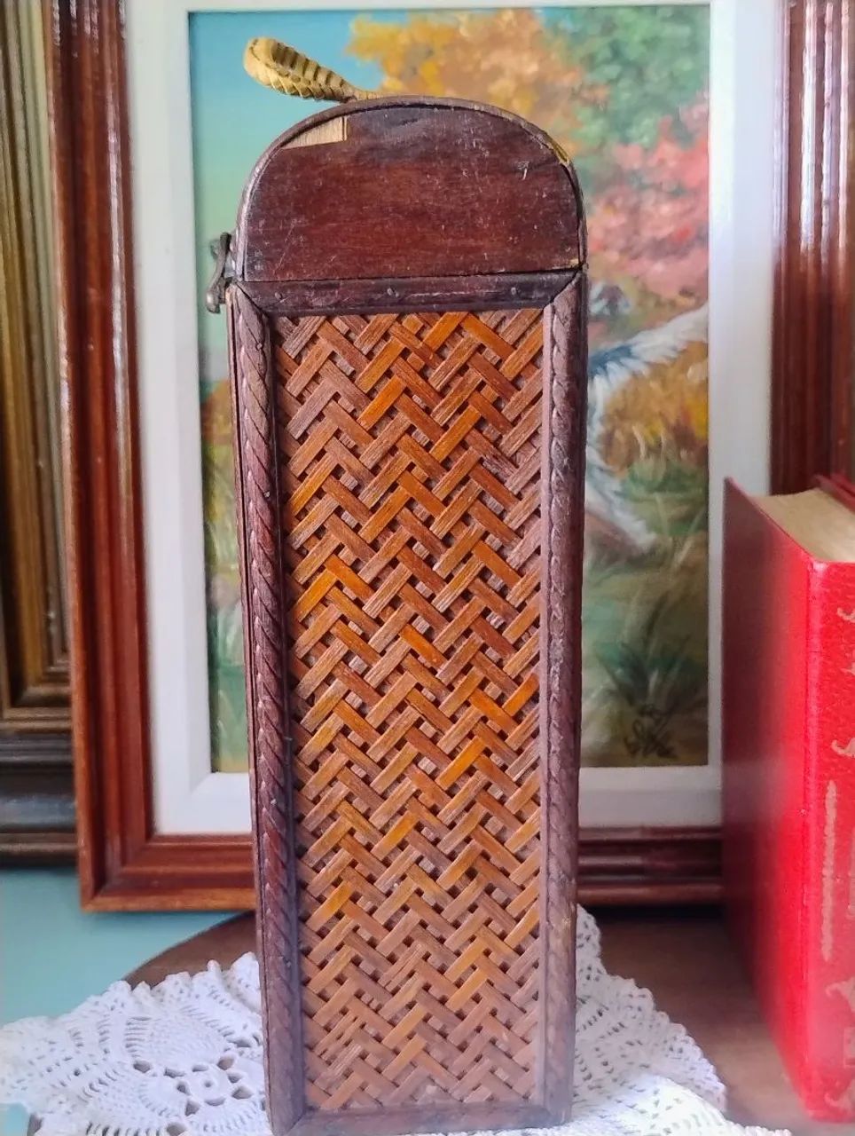 Antiga caixa de transporte para vinho madeira e ratã  - Foto 2