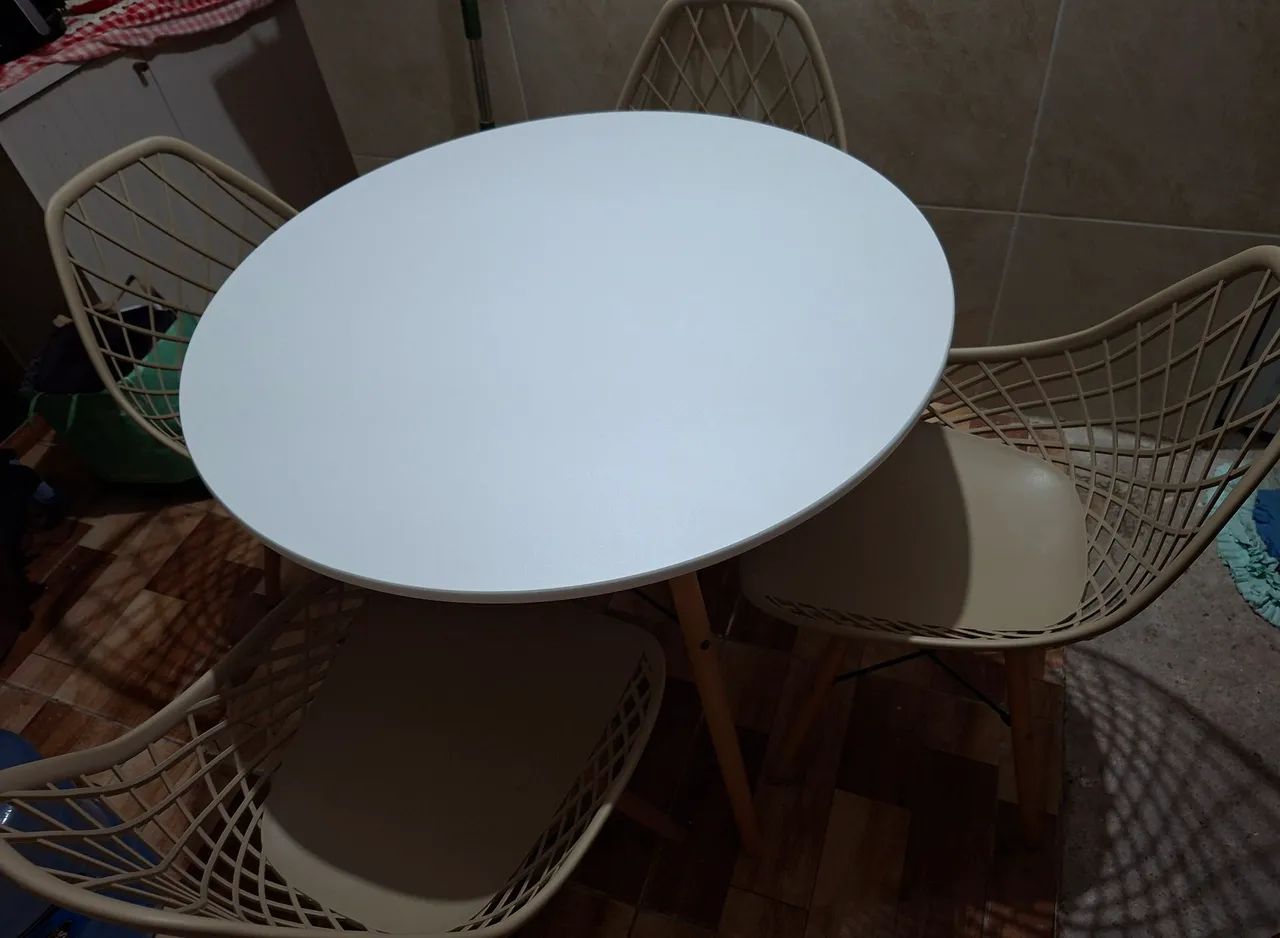 Mesa com 4 cadeiras  - Foto 2