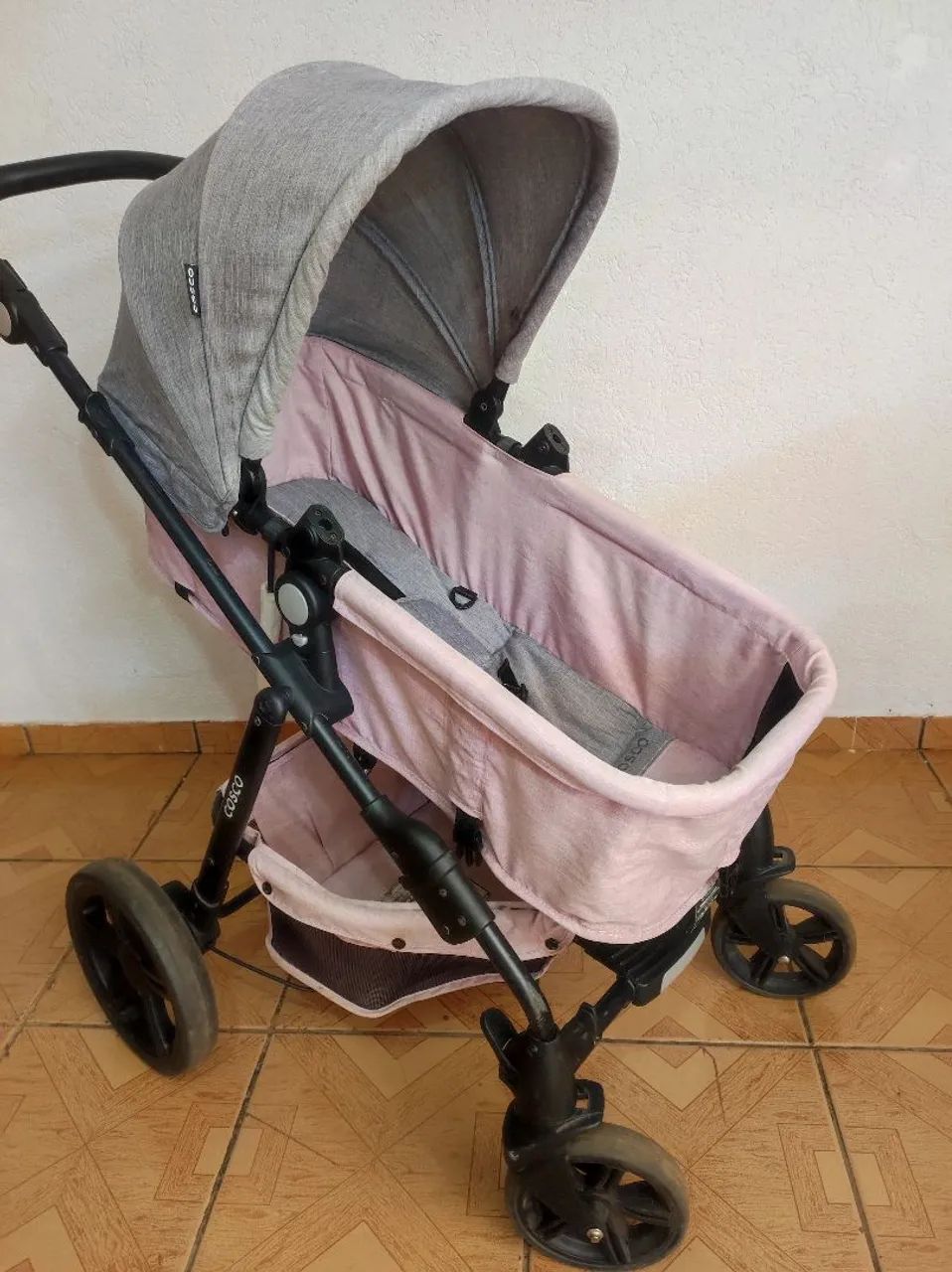 Carrinho de bebê e bebe conforto 