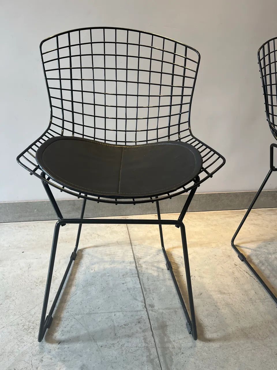 2 Cadeiras Bertoia pretas