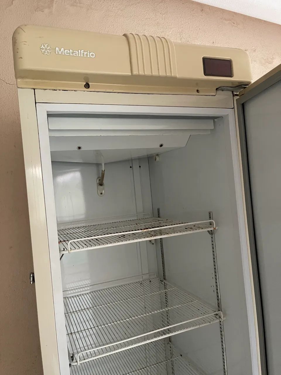 Freezer cervejeira Metalfrio 574L - Foto 4