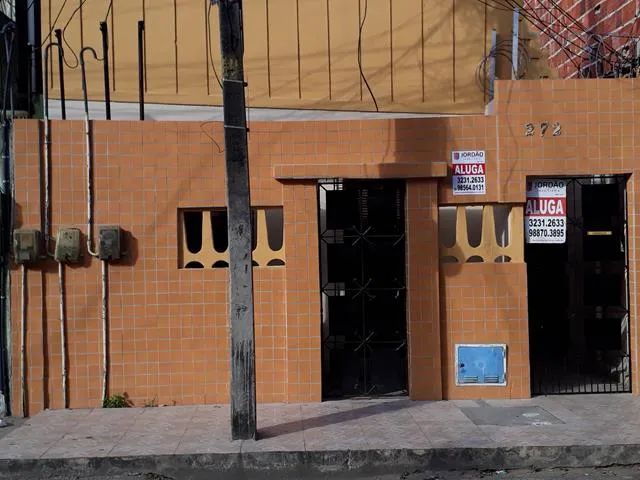 Quitinete com 20 m² , com quarto, banheiro e cozinha. Água e luz individualizada, em uma e - Foto 2