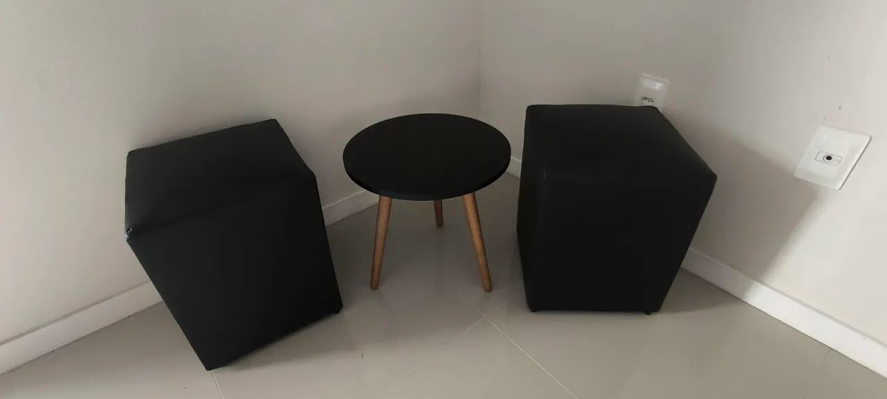Puffs e mesinha de sala - Foto 3