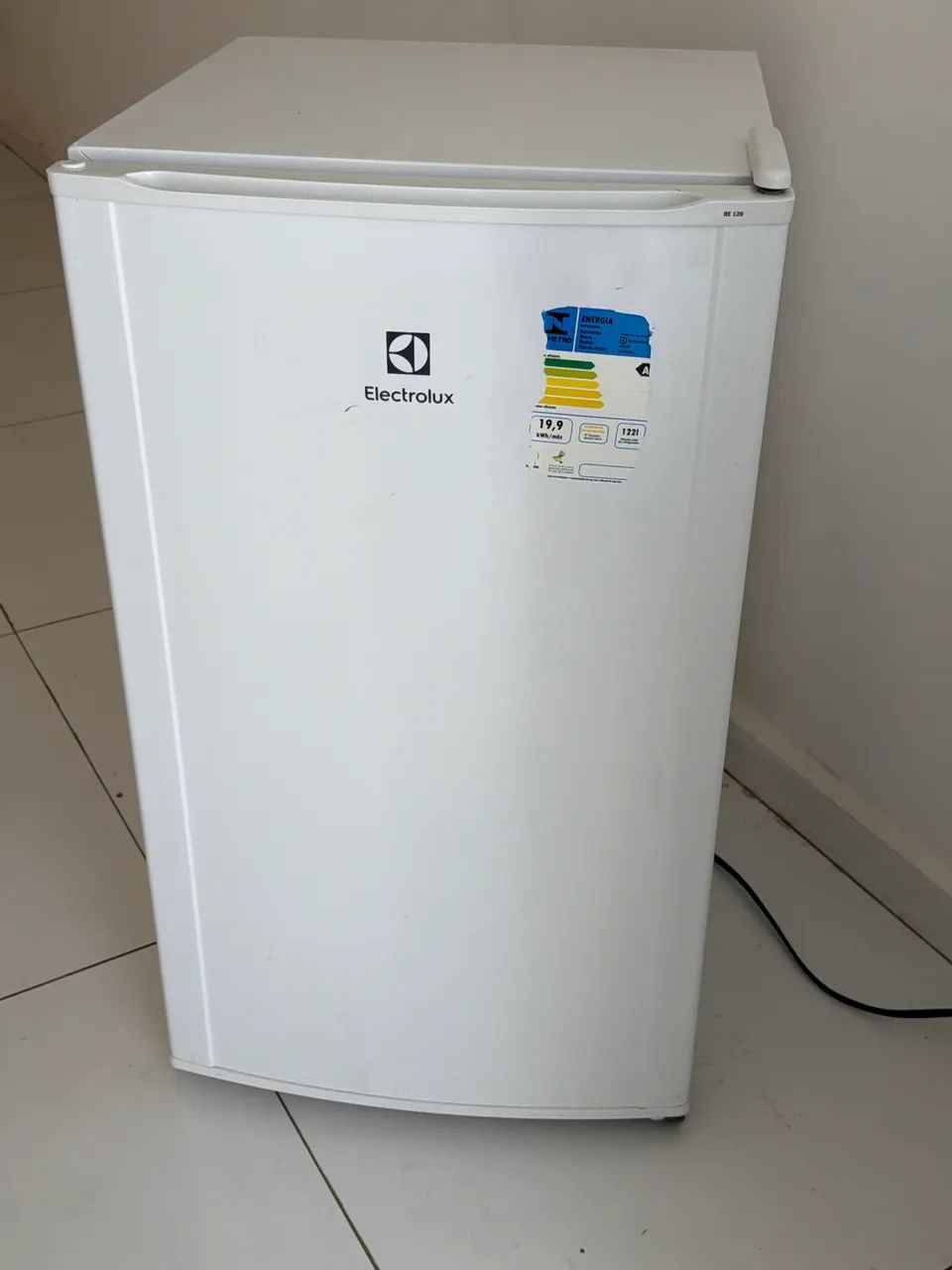 Vendo 2  frigobar 120 litros Eletrolux branca