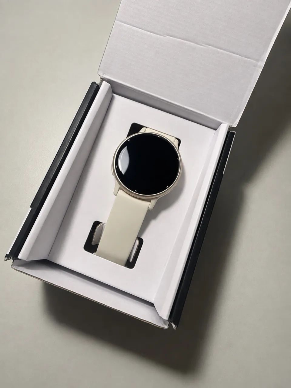 Vendo Samrtwatch Garmin Vivoactive 5 dourado 