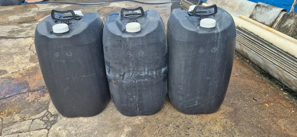 Vendo Bombonas (galões) de 50 litros vazios. - Foto 2