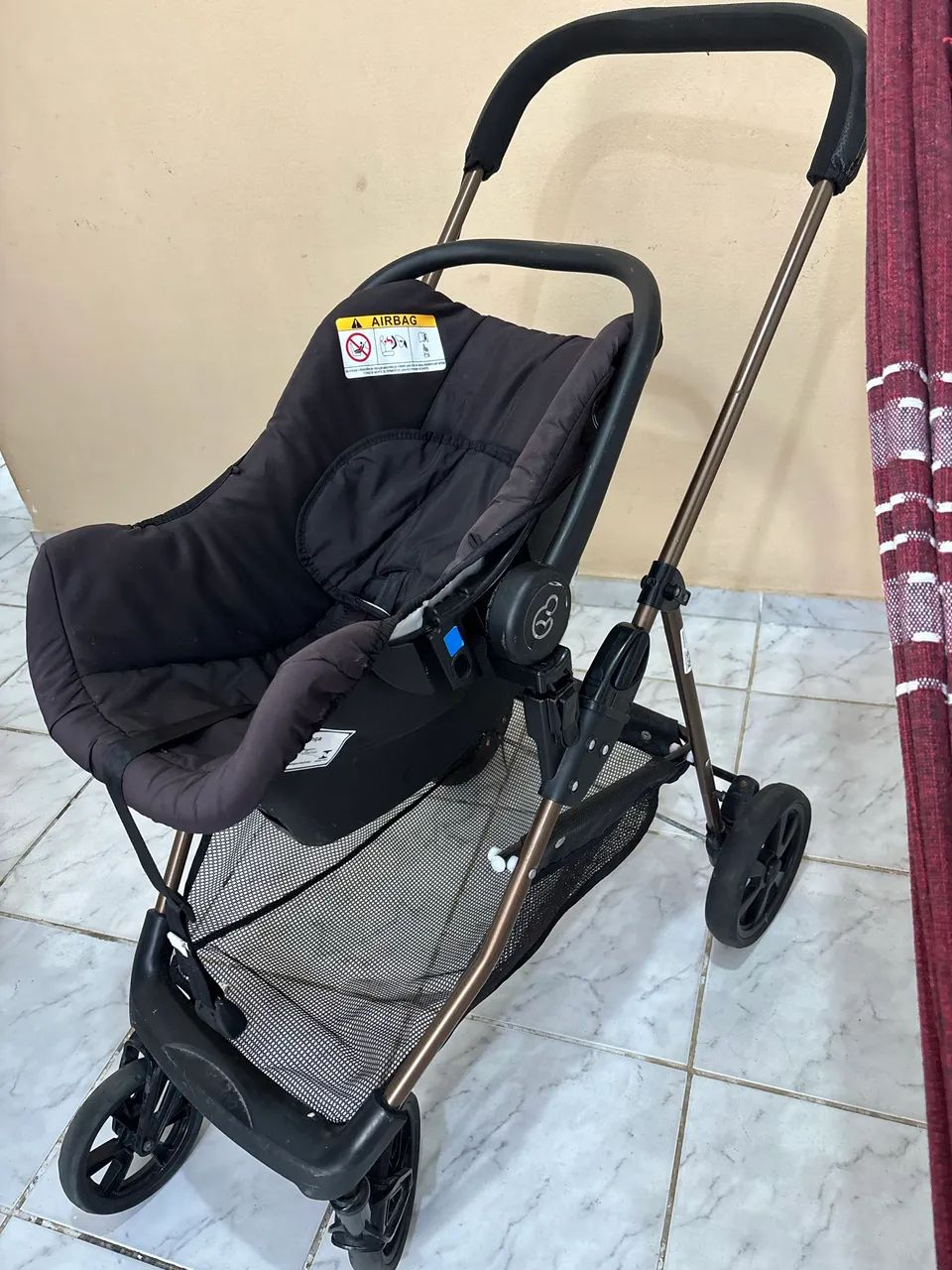 Vendo carrinho de bebê galzerano e bebê conforto  - Foto 3
