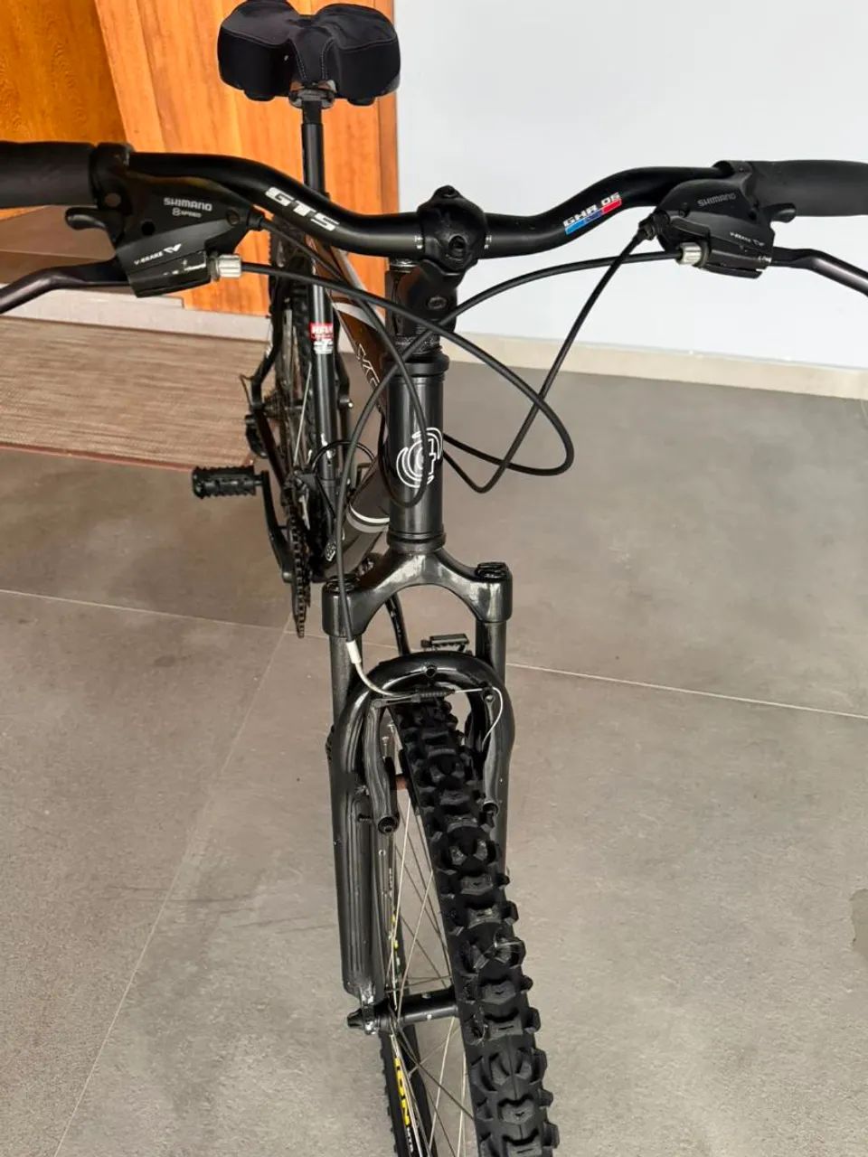 Bicicleta MTB aro 26 - Shimano 8 velocidades - Gio